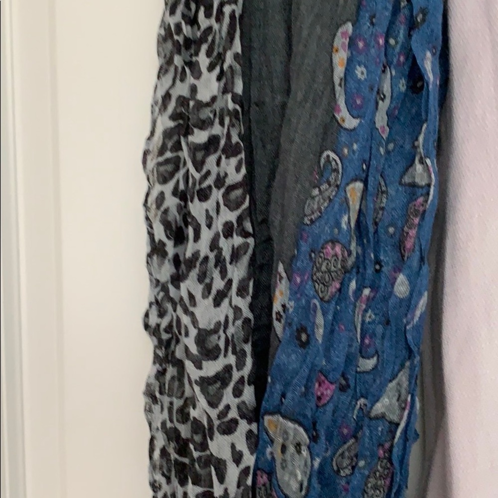 Scarves - Picture 2 of 4